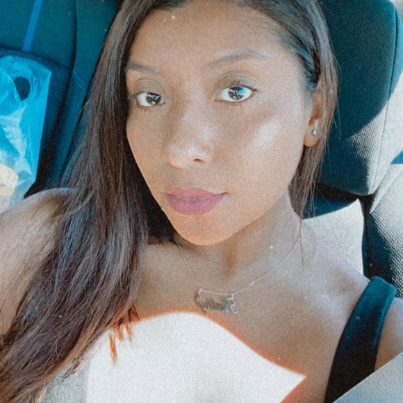 Meet your Posher, Katherine - Picture 2 of 3